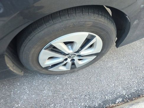 Used 2019 Toyota Prius Prime Advanced image 9