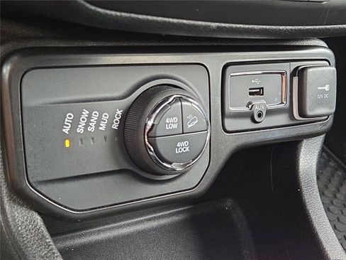 Used 2023 Jeep Renegade Trailhawk AWD/4WD image 99