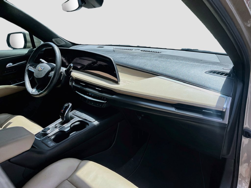 Used 2025 Cadillac XT4 Premium Luxury FWD image 30