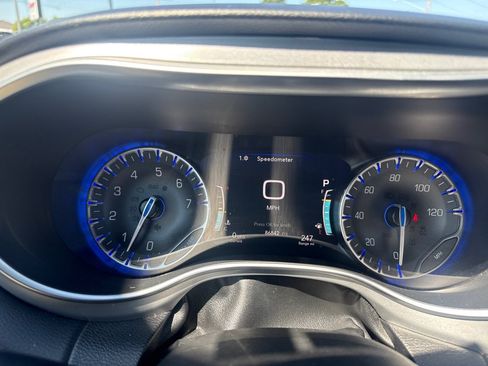 Used 2019 Chrysler Pacifica Touring-L Plus w/ S Appearance Package FWD image 24
