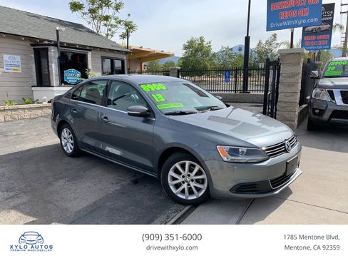 Used 2013 Volkswagen Jetta SE FWD image 1