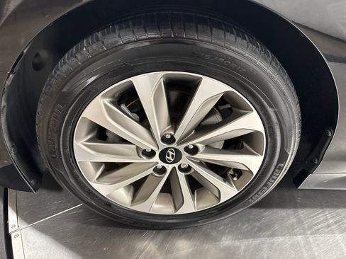 Used 2017 Hyundai Sonata Sport FWD image 2