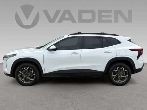 Used 2026 Chevrolet Trax LT FWD image 7