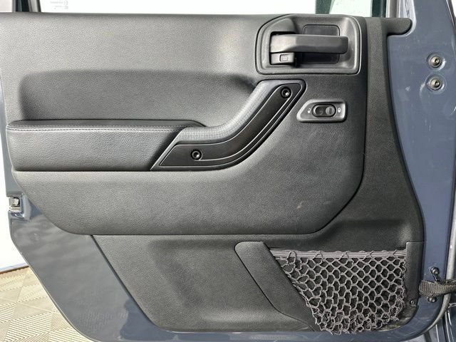 Used 2017 Jeep Wrangler Unlimited Sahara AWD/4WD image 22
