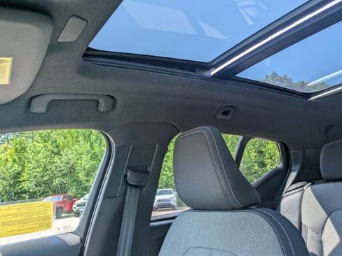 Used 2024 Volvo XC40 B5 Core image 33