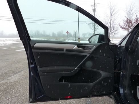 Used 2016 Volkswagen Golf SE image 19