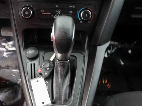 Used 2018 Ford Focus SE FWD image 22