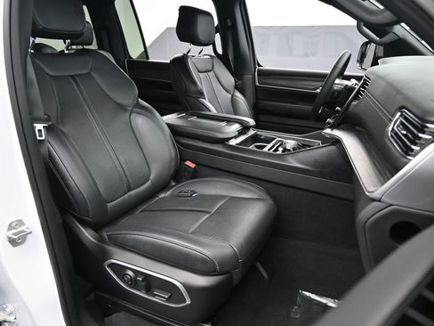 Used 2023 Jeep Wagoneer Series III w/ Preferred Equipment Group image 48