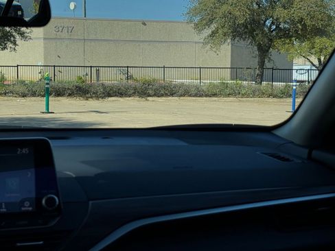 Used 2025 Nissan Altima 2.5 SV image 35