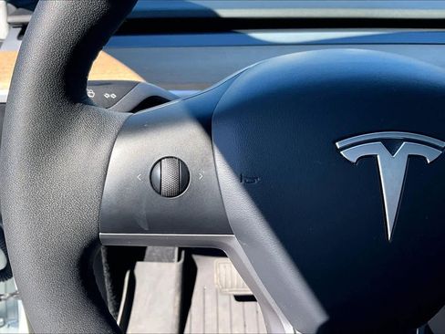 Used 2023 Tesla Model Y image 23