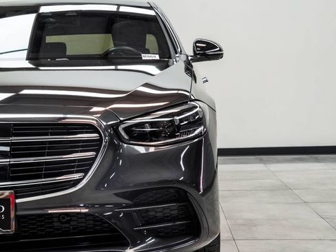 Used 2022 Mercedes-Benz S 500 4MATIC w/ AMG Line Package image 5