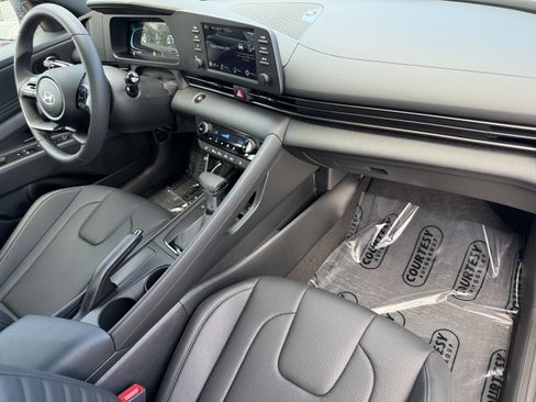 New 2026 Hyundai Elantra SEL Sport FWD image 10