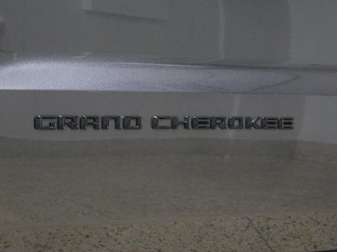 Used 2016 Jeep Grand Cherokee Overland w/ Advanced Technology Group image 27