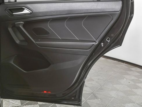 Used 2024 Volkswagen Tiguan SEL R-Line image 43