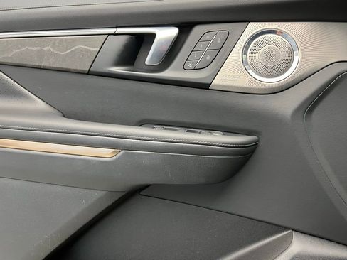 Used 2025 Buick Enclave Avenir w/ Super Cruise Package image 22