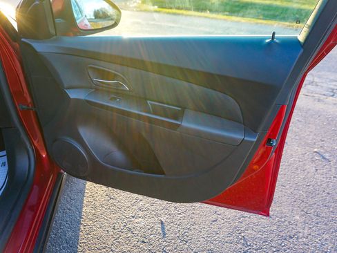 Used 2013 Chevrolet Cruze LT image 28