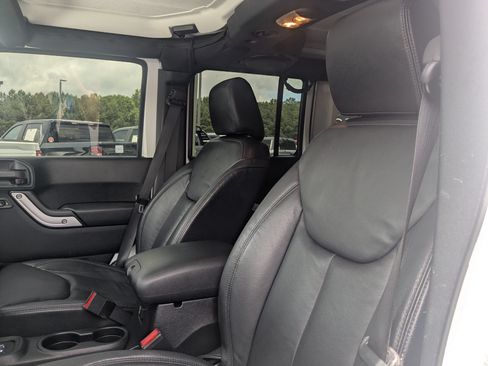 Used 2014 Jeep Wrangler Unlimited Sahara w/ Connectivity Group AWD/4WD image 14