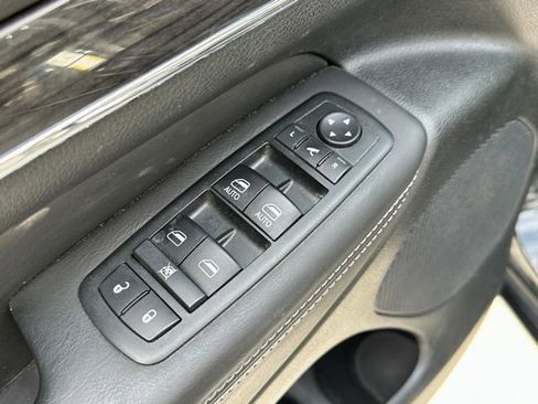 Used 2014 Jeep Grand Cherokee Overland AWD/4WD image 11