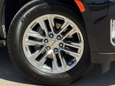 Used 2023 GMC Yukon XL SLT w/ SLT Premium Package image 38