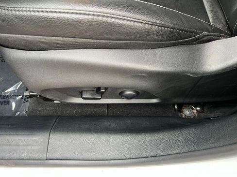 Used 2025 Jeep Compass Limited image 23