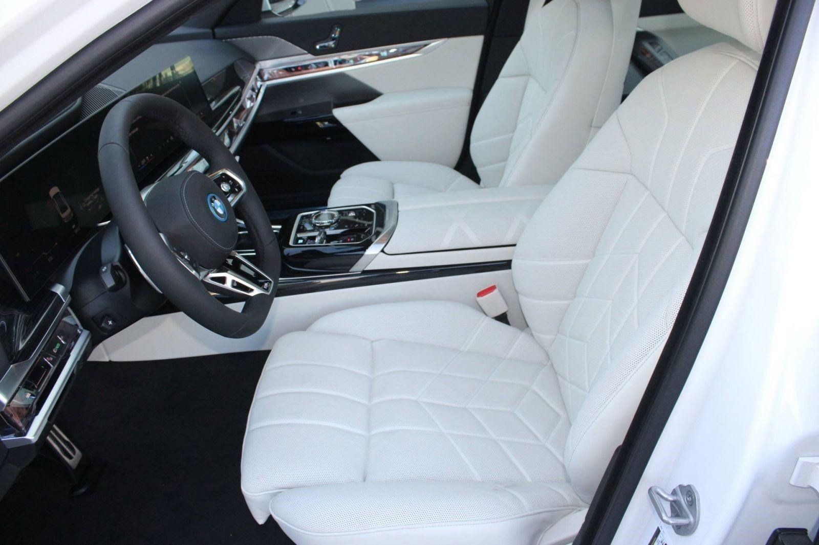 Used 2026 BMW i7 eDrive50 RWD image 5
