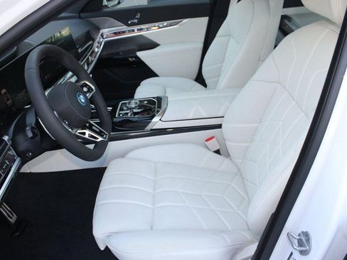 Used 2026 BMW i7 eDrive50 RWD image 5