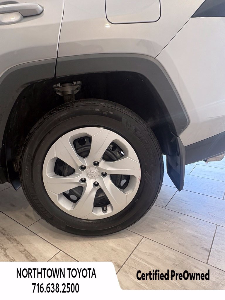 Used 2024 Toyota RAV4 LE FWD image 33