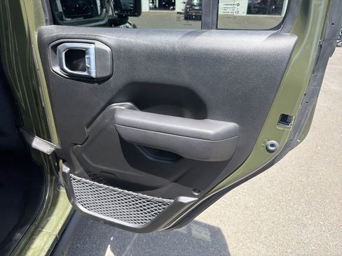 Used 2023 Jeep Gladiator Sport AWD/4WD image 16