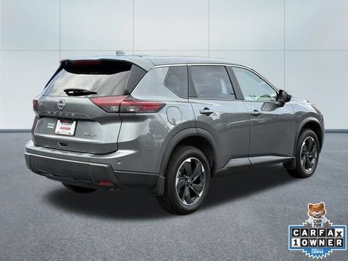 Used 2024 Nissan Rogue SV AWD/4WD image 2