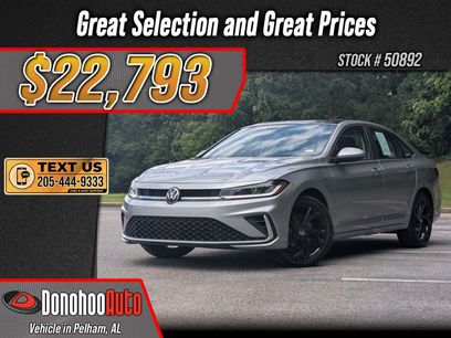 Used 2025 Volkswagen Jetta SE w/ Sunroof Package