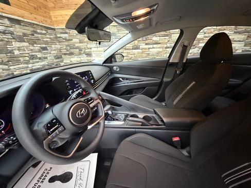 Used 2023 Hyundai Elantra SEL FWD image 22