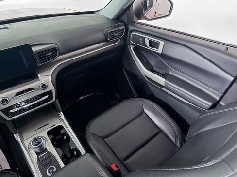 Certified 2022 Ford Explorer XLT w/ Equipment Group 202A image 22