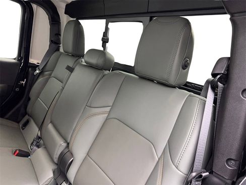 Used 2025 Jeep Gladiator Mojave w/ Safety Group image 34