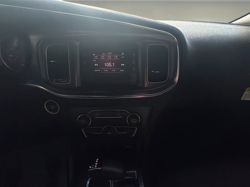 Used 2016 Dodge Charger SE RWD image 12