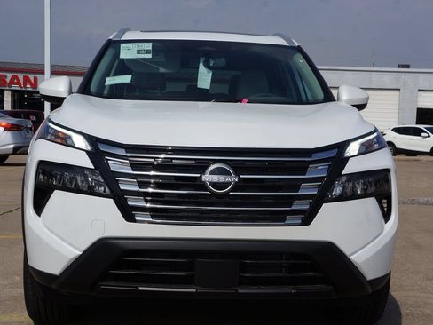 Certified 2024 Nissan Rogue SV w/ SV Premium Package AWD/4WD image 2