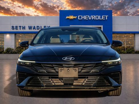 Used 2025 Hyundai Elantra Limited FWD image 2