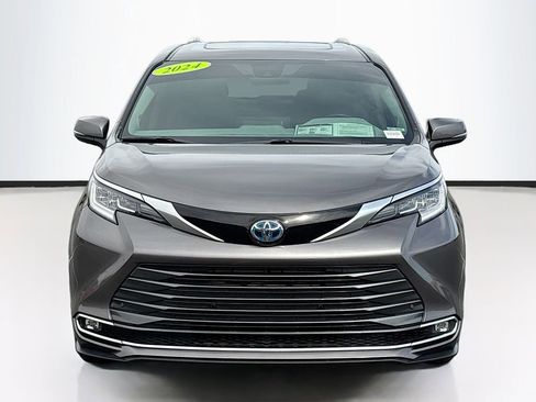 Certified 2024 Toyota Sienna Limited AWD/4WD image 2