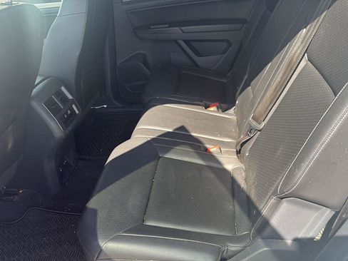 Used 2018 Volkswagen Atlas SEL AWD/4WD image 24