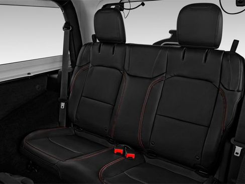 Used 2024 Jeep Wrangler Unlimited Rubicon w/ Technology Group AWD/4WD image 11