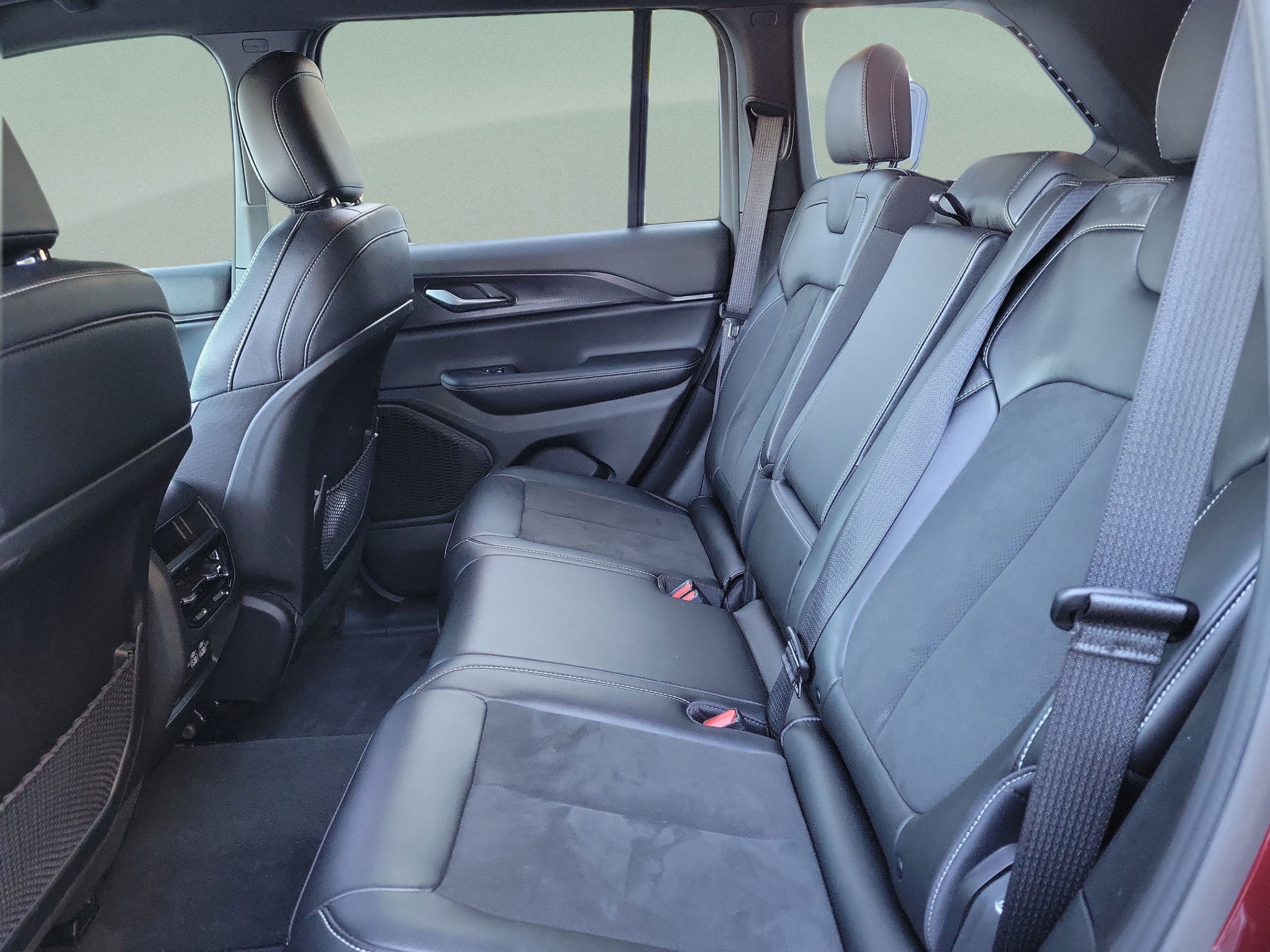 Certified 2025 Jeep Grand Cherokee Altitude AWD/4WD image 6