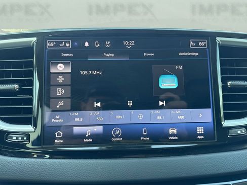 Used 2023 Chrysler Pacifica Touring-L FWD image 18