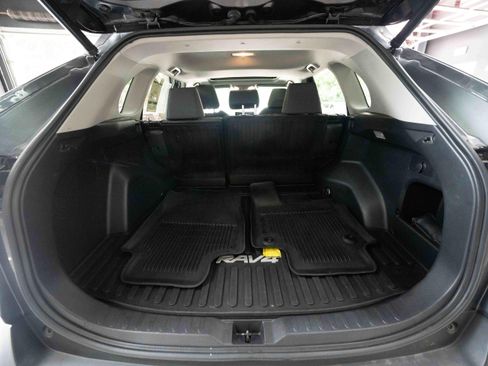 Used 2021 Toyota RAV4 XLE w/ Convenience Package AWD/4WD image 28