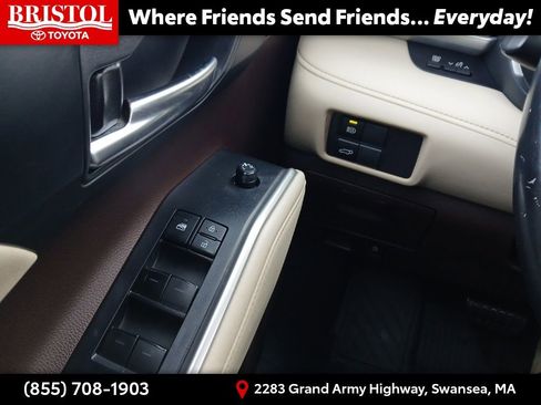 Used 2020 Toyota Highlander XLE image 22