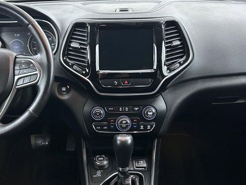 Used 2019 Jeep Cherokee Limited AWD/4WD image 12