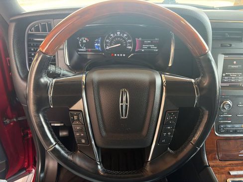 Used 2015 Lincoln Navigator 4WD image 12