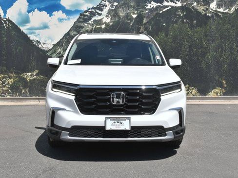 Used 2025 Honda Pilot Touring image 5