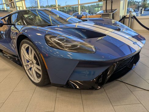 Used 2022 Ford GT image 9