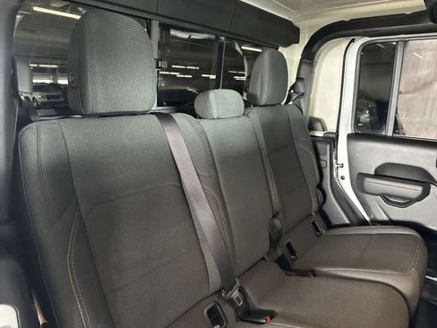 Used 2025 Jeep Gladiator Sport AWD/4WD image 25