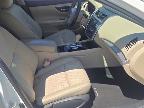 Used 2016 Nissan Altima 2.5 SV FWD image 5