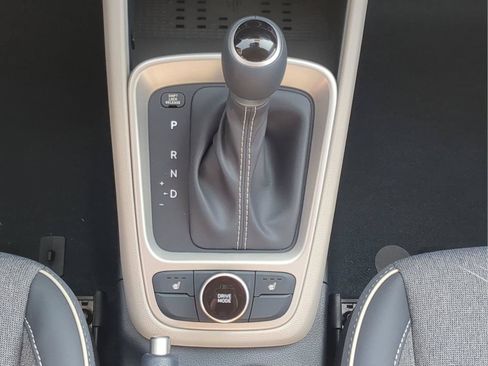 New 2025 Hyundai Venue Limited FWD image 25